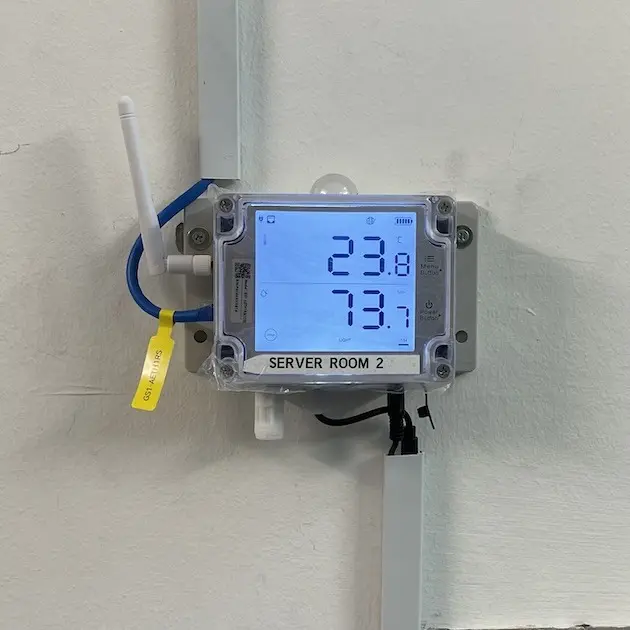 Smart IoT Temperature and Humidity Device