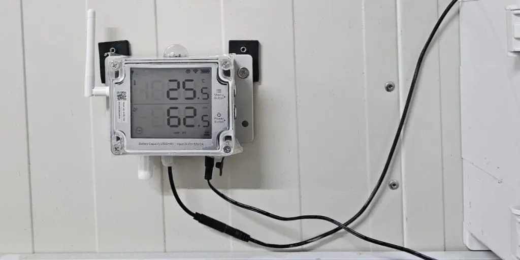 Temperature monitoring - UbiBot GS1-A1RS-1DS Smart IoT Device