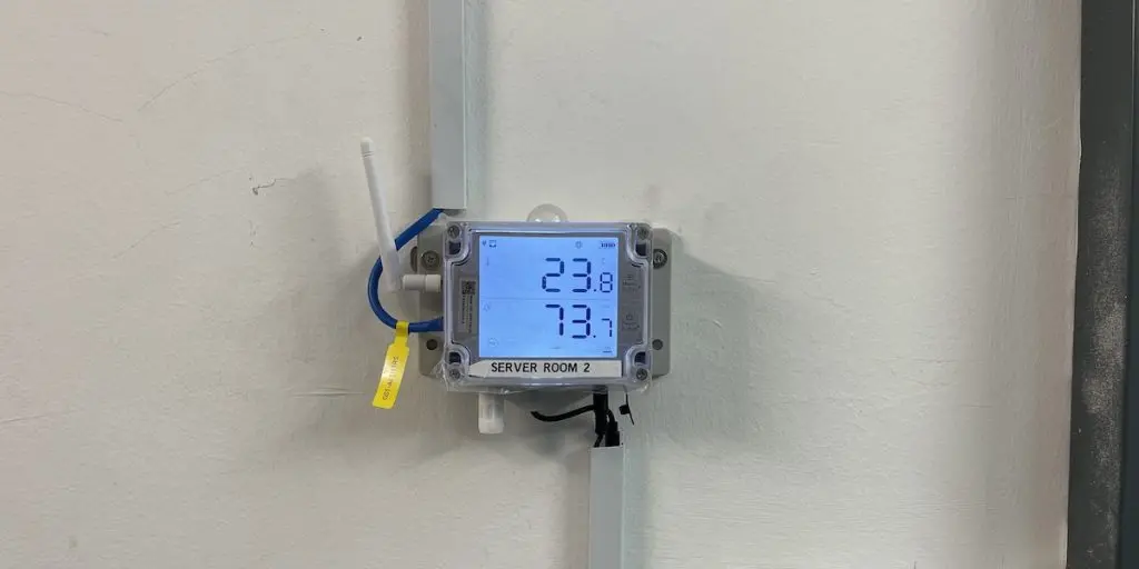 IoT temperature detecting system - UbiBot GS1 with wired ethernet connection
